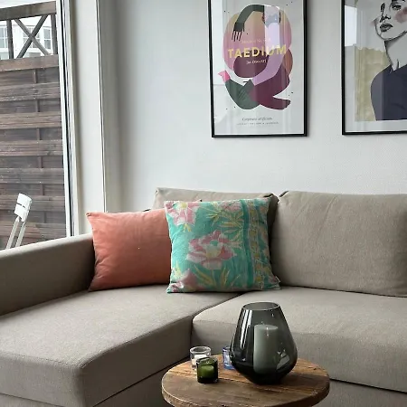 Ultra-central And Quiet, With Balcony 아파트 스타방에르