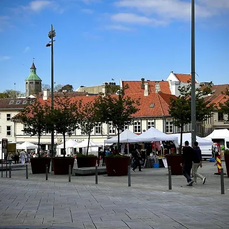 Ultra-central And Quiet, With Balcony 아파트 *